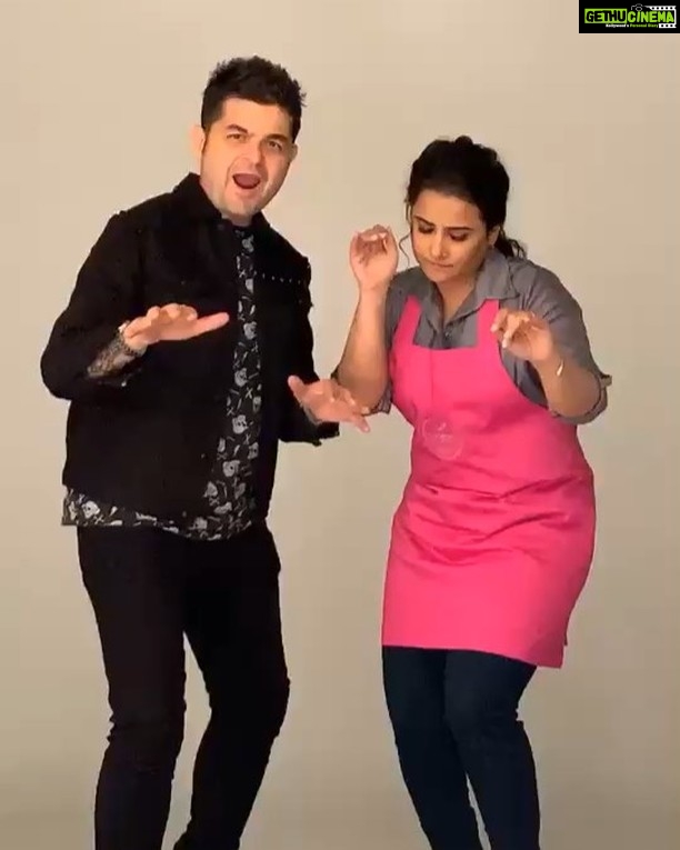 Vidya Balan Instagram - A boomerang after every shoot with @dabbooratnani is mandatory 😜!! Courtesy: @manishadratnani