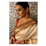 Vidya Balan Instagram – Tonight in 
Saree by:  @taruntahiliani 
Potli :@thepinkpotli 
Hair: @bhosleshalaka 
Make Up: @shre20 
Styled by: @who_wore_what_when 
Assisted by : @d.shubham_j