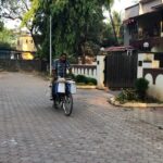 Vidya Balan Instagram – A childhood memory for Children’s Day 😉.
Ande ka funda 🥚🥚🥚🥚🥚🥚🥚!!
Growing up,there was this ande-wala who would visit our neighborhood on foot daily with anda & pav which he’d carry in a tokri on this head.He’d ring the bell to each door and he gave you what you needed,he’d place a little cloth  bundle on his  head before you lent a hand to help him place the basket back on his head…He seemed very old to me when i was very little but i saw him do this throughout my childhood 🙂.The sight of this ande-wale on a cycle &  a mobile in hand brought back memories 🙂.
#Childhood #Nostalgia #Memories