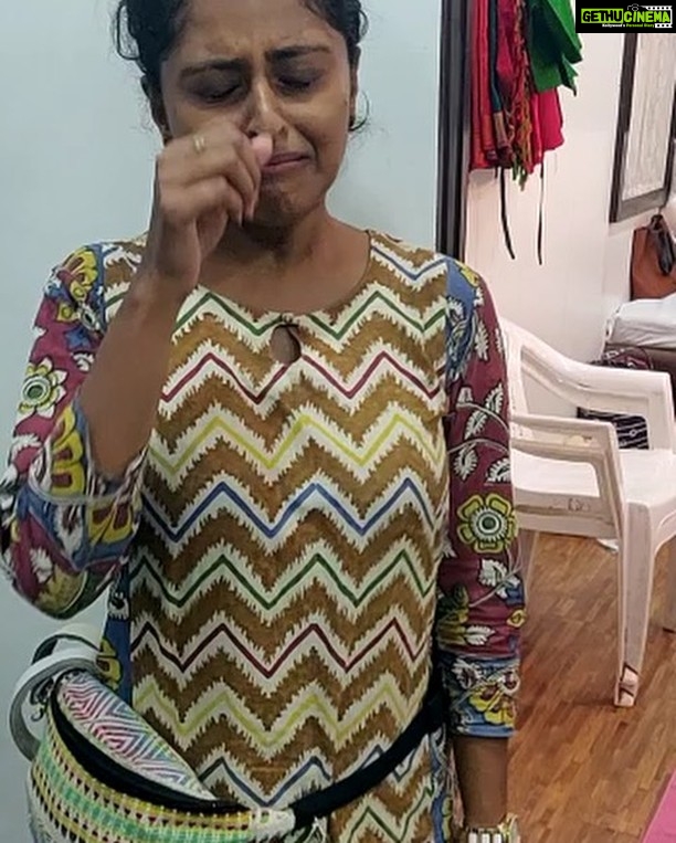 Vidya Balan Instagram - Everytime someone asks,Kai Zhala ? we all say this to each other 🤣..So here’s an ode to the most memorable “Kai Zhaala ?!!” of all time 😁.Here’s presenting #TheHyderabadJuice ,Goodluck 😂. Director & DOP: @sandhu_aditi 😛 Cast in order of appearance... @evelyn.c7 @shre20 @rickroyco @bhosleshalaka @balanvidya