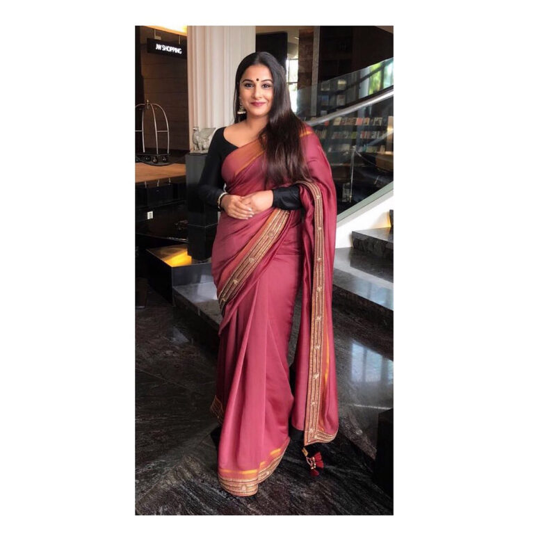 Vidya Balan Instagram - At the inauguration of a lovely saree store #pallodofficial in Pune in Saree : @punitbalanaofficial Styled by : @who_wore_what_when Make-up by: @shre20 Hair by: @bhosleshalaka