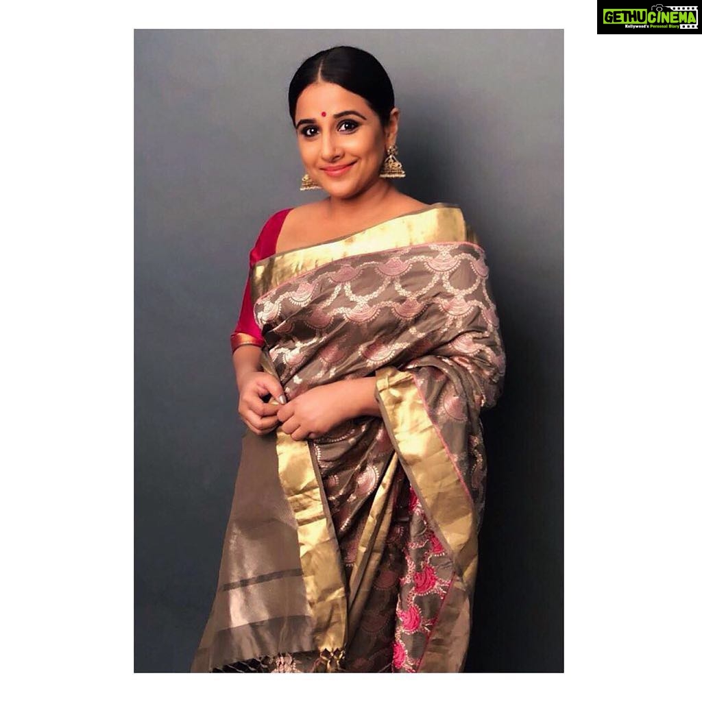 Vidya Balan Instagram - Stepped out in a Saree by @s_singhanias Hair by @bhosleshalaka Make Up by @shre20 Styling by @who_wore_what_when .