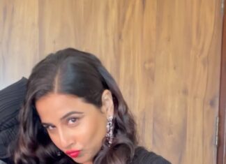 Vidya Balan Instagram - Sitting at home, learning new makeup hacks 💄💪🏻
