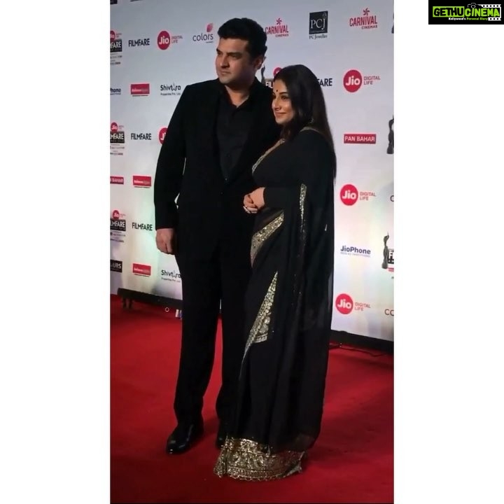 Vidya Balan Instagram - Thank you @oyerjalok for this one 🙂.