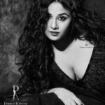 Vidya Balan Instagram - My shot in @dabbooratnani calendar 2018 🙂. @dabbooratnani @manishadratnani #DabbooRatnaniCalendar #DabbooRatnani