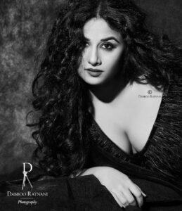 Vidya Balan Instagram - My shot in @dabbooratnani calendar 2018 🙂. @dabbooratnani @manishadratnani #DabbooRatnaniCalendar #DabbooRatnani