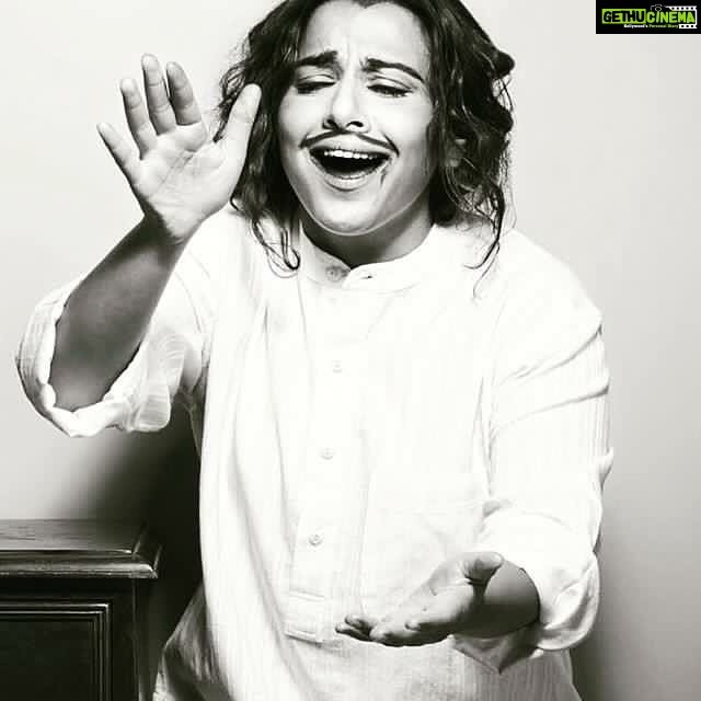 Vidya Balan Instagram - Ek chuturnaar trying to hit the right notes! ππΌπ€ #KishoreKumarKamaal #TransformationTuesdays