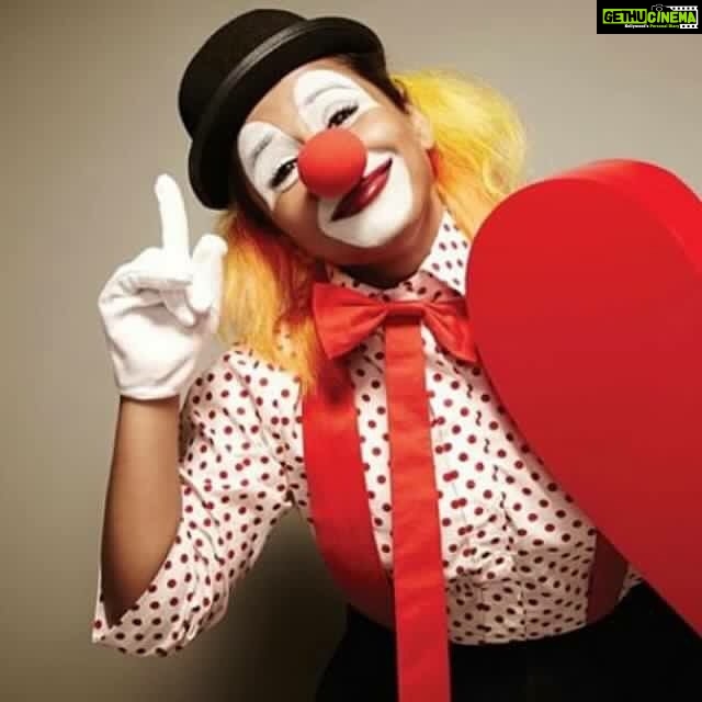 Vidya Balan Instagram - Guess Who? 😜🤡 #SundayShenanigans