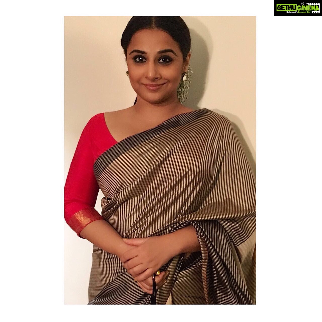 Vidya Balan Instagram - Loved wearing this gorgeous @abrahamandthakore saree for a wedding recently! Saree : @abrahamandthakore Jewellery : @karishma.joolry Bag : @bogaaccessories Hair : @bhosleshalaka Makeup : @shre20 Styled by : @who_wore_what_when