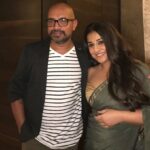 Vidya Balan Instagram – Never before have i witnessed the ‘cast n crew’ give the director a standing ovation before the screening of a film…👏👏👏👏…but then theres Only One Suresh Triveni ❤️…and theres Only One Team Tumhari Sulu ❤️…Tu best hai re Suresh and you brought out the best in your team👌🤚👏💪🤗❣️!!