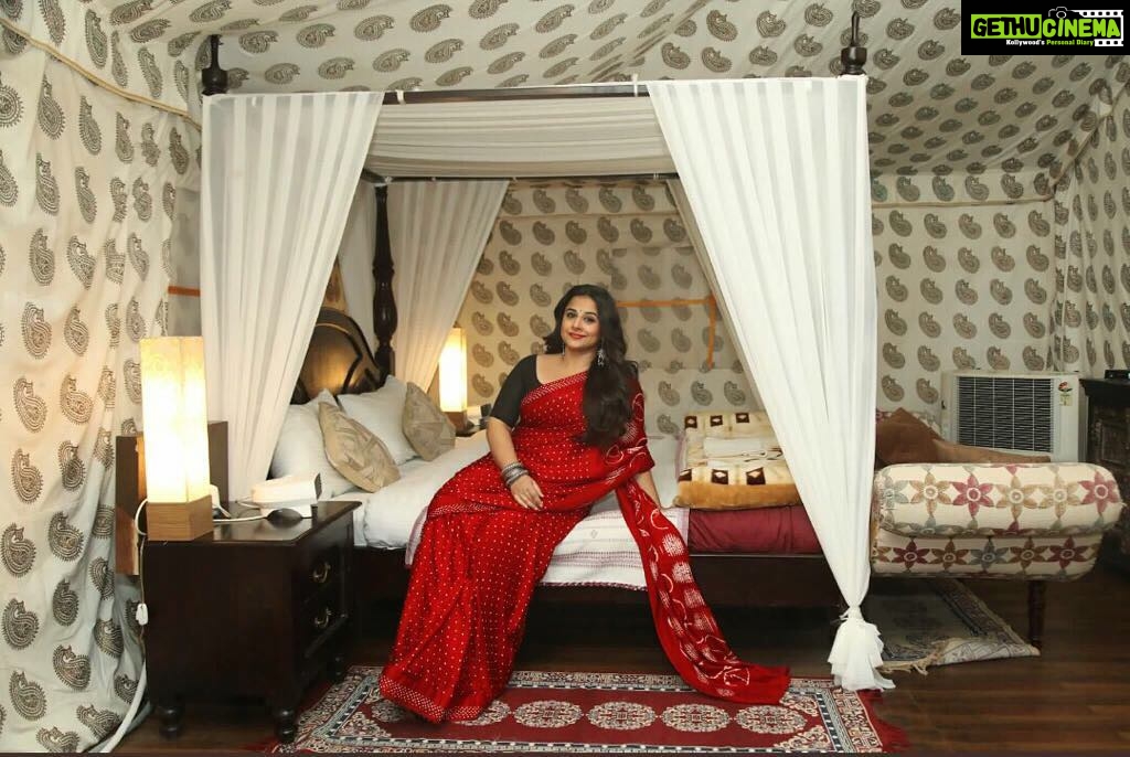 Vidya Balan Instagram - Tumhari Sulu kuch bhi kar sakti hai! Delighted to be in the PM's tent at the beautiful #RannUtsav!