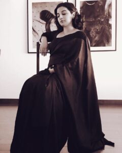 Vidya Balan Instagram - Why do i feel i belong ... in black n white ?!! 🙂