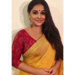 Vidya Balan Instagram – Attended the Ambani’s Ganpati celebrations last night in this gorgeous @balanapunit saree.

Jewellery – @minawala_jewellers 
Styled by – @who_wore_what_when 
Assisted by – @gogriiiii 
Hair – @bhosleshalaka 
Makeup – @shre20