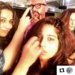 Vidya Balan Instagram – #Repost @mymalishka (@get_repost)
・・・
Aiyyyyyo! @sureshtriveni urrff directorsahab fully doing the #hawahawaii with the ladiss! @nehadhupia @balanvidya . Somewhere @tanuj.garg is as pleased as  Punch !😄 and @atulkasbekar @vjymaurya @manavkaul we missed you😈 #tumharisulu #bollywood #bollywooddance #sridevi #throwback #fun #fabulous