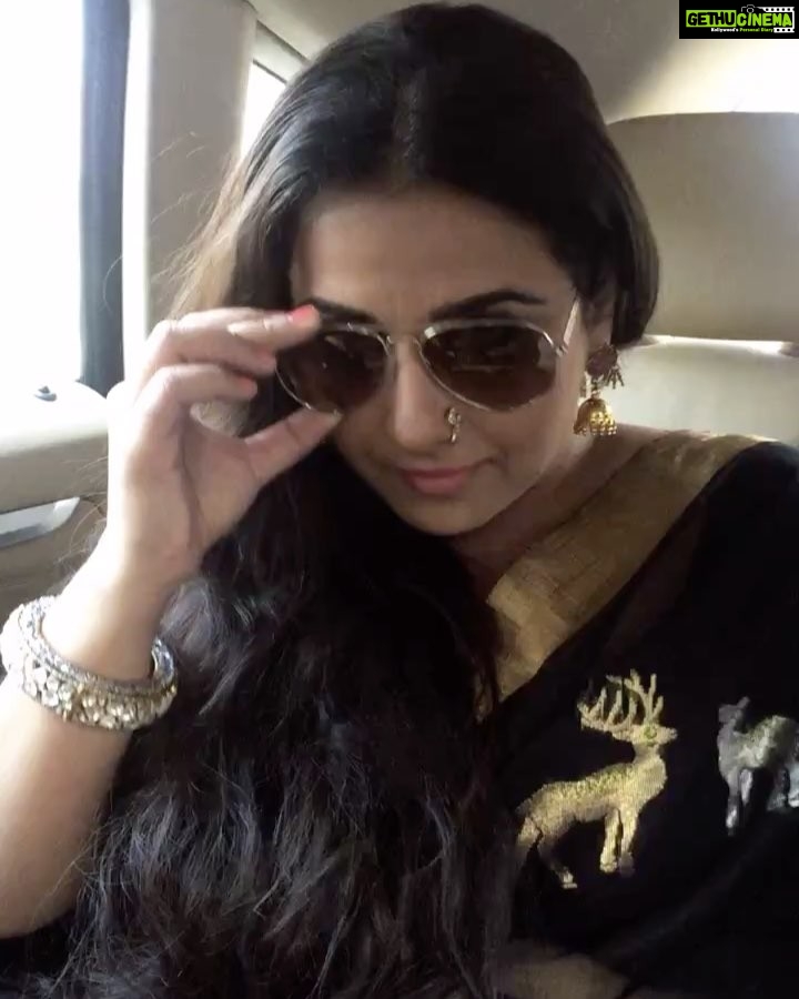 Vidya Balan Instagram - I watch you.. You watch me on #14thApril #BegumJaan