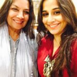 Vidya Balan Instagram - Everytime i meet her,i leave inspired.. Today though,i left with that and more..the neck-piece she came in wearing which i said i liked,she promptly took off n put around my neck 🙂. Thank you @AzmiShabana for your generosity..todays and other times that always leave me humbled 🙂🙏❤.