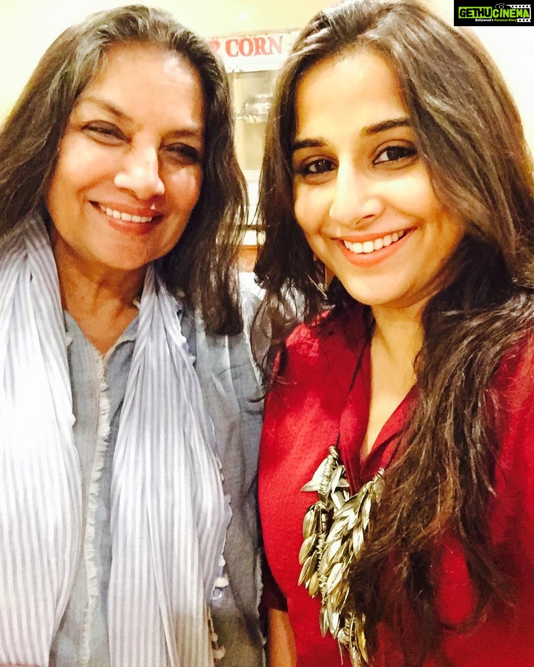 Vidya Balan Instagram - Everytime i meet her,i leave inspired.. Today though,i left with that and more..the neck-piece she came in wearing which i said i liked,she promptly took off n put around my neck 🙂. Thank you @AzmiShabana for your generosity..todays and other times that always leave me humbled 🙂🙏❤.