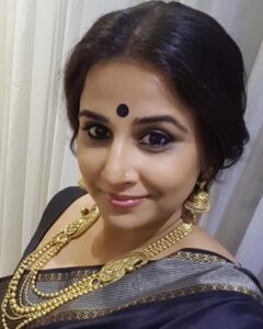 Vidya Balan Instagram - Before i call it a night,heres my #nationalhandloomday2016 selfie ... from 2 nights ago 🙂.