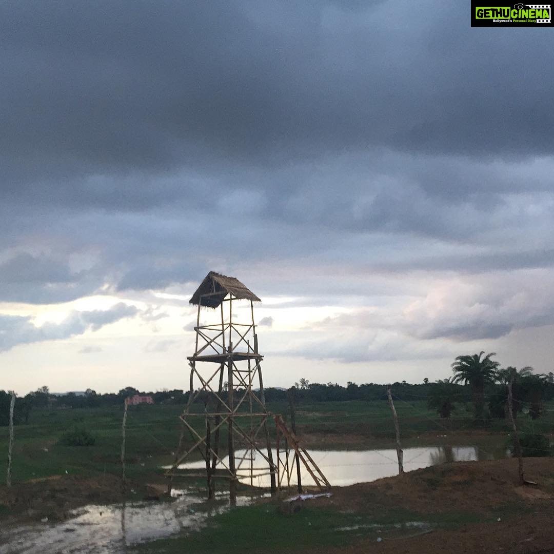 Vidya Balan Instagram - I love dramatic skies..theres a story hidden somewhere in those clouds.