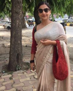 Vidya Balan Instagram - On my way to d song launch of Grahan from #TE3N !!