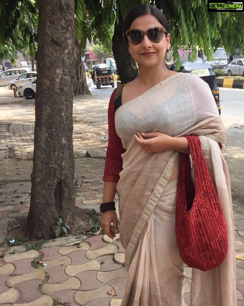 Vidya Balan Instagram - On my way to d song launch of Grahan from #TE3N !!