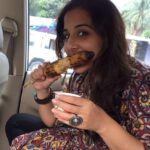 Vidya Balan Instagram - Enjoying a bhutta n chai in Siliguri ...mazaa aa gaya !!