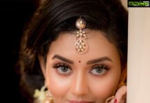Vidya Pradeep Instagram - 🧡☺️ Makeup&hair : @vijiknr Jewelery: @bronzerbridaljewellery Saree: @kuzhalisilk Blouse : @moksh_blouse_studio Photography: @camerasenthil