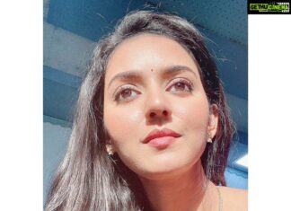 Vidya Pradeep Instagram - 🌞“Take a deep breath in, Feel the sun on your soul. Start fresh today, Make peace your goal!” #instaquotes