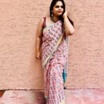 Vidyulekha Raman Instagram – I’m a woman of many moods & I think this saree does a good job of representing it 🙂🙃

📸 – very talented fiancé @lowcarb.india