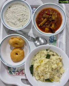 Vidyulekha Raman Instagram - My Thala Pongal is looking positive 😅🤒
I tested 5 days back and have been under house quarantine. Sanju has isolated himself as well and he is negative 😊 
A Pongal we won’t forget! Thanks a ton @iwascooking for the yummy Pongal room service 😅♥️ 
Mask up, maintain distance and stay safe everyone!