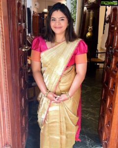 Vidyulekha Raman Instagram - இனிய தீபாவளி நல்வாழ்த்துக்கள். 

Thala Deepavali & birthday on the same day! May this Festival of lights illuminate our lives with health and laughter 🪔💖

Thanks @pashudh for the lovely Tissue saree! ✨

#thaladiwali #diwali2021 #diwali