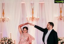 Vidyulekha Raman Instagram - Finally Mr&Mrs 💞 And with that I wrap up the #SaViWedding series! Love you 10,000 @lowcarb.india 💖🧿 💐Reception Look 💐 #SaViWedding Make up - @artistrybyolivia Hairstyle - @jothi_makeover @jayashree_hairstylist Shot by - @weddings.aaronobed Mehendi - @aravinth_mehendi_makeup Nails - @nails_by__g3