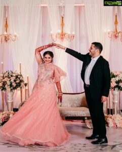Vidyulekha Raman Instagram - Finally Mr&Mrs 💞 And with that I wrap up the #SaViWedding series! Love you 10,000 @lowcarb.india 💖🧿 💐Reception Look 💐 #SaViWedding Make up - @artistrybyolivia Hairstyle - @jothi_makeover @jayashree_hairstylist Shot by - @weddings.aaronobed Mehendi - @aravinth_mehendi_makeup Nails - @nails_by__g3