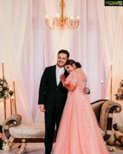Vidyulekha Raman Instagram - Finally Mr&Mrs 💞 
And with that I wrap up the #SaViWedding series! 
Love you 10,000 @lowcarb.india 💖🧿

💐Reception Look 💐

#SaViWedding 

Make up - @artistrybyolivia 
Hairstyle - @jothi_makeover @jayashree_hairstylist 
Shot by - @weddings.aaronobed 
Mehendi - @aravinth_mehendi_makeup 
Nails - @nails_by__g3