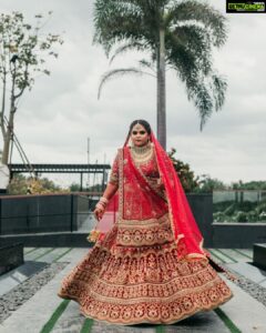 Vidyulekha Raman Instagram - Maharani mode on 👑👸🏽

#SaViWedding 

Make up - @artistrybyolivia 
Hairstyle - @jayashree_hairstylist 
Outfit - @taruntahiliani 
Shot by - @weddings.aaronobed 
Mehendi - @aravinth_mehendi_makeup 
Nails - @nails_by__g3