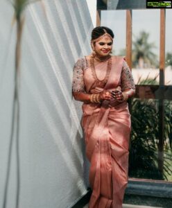 Vidyulekha Raman Instagram - Oonjal Time 💖🌸 

#SaViWedding 

Make up - @deepika.nathan 
Hairstyle - @crown__artistry 
Saree - @aavaranaa 
Blouse - @archana.karthick 
Saree drape - @thesareedrapistchennai
Jewellery -  @new_ideas_fashions 
Mehendi - @aravinth_mehendi_makeup
Photography - @weddings.aaronobed