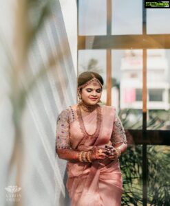 Vidyulekha Raman Instagram - Oonjal Time 💖🌸 

#SaViWedding 

Make up - @deepika.nathan 
Hairstyle - @crown__artistry 
Saree - @aavaranaa 
Blouse - @archana.karthick 
Saree drape - @thesareedrapistchennai
Jewellery -  @new_ideas_fashions 
Mehendi - @aravinth_mehendi_makeup
Photography - @weddings.aaronobed