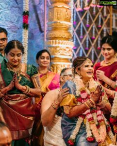 Vidyulekha Raman Instagram - Maami & Maama mode on 💙💛

#SaViWedding 

Make up - @deepika.nathan 
Hairstyle - @crown__artistry 
9 yards Madisaru - @hamsa_handloom 
Blouse - @archana.karthick 
Saree drape - @thesareedrapistchennai
Jewellery -  @new_ideas_fashions 
Mehendi - @aravinth_mehendi_makeup
Nails - @nails_by__g3
Photography - @weddings.aaronobed