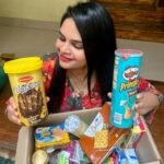 Vidyulekha Raman Instagram - 🎄CHRISTMAS GIVEAWAY 🎄🛑CLOSED🛑 This Christmas I’m being Santa and partnering up with @internationalgreenfield to give ONE lucky winner a chance to win this yummilicious snacks hamper filled with 20 imported goodies! To Participate: 1️⃣ Follow @vidyuraman & @internationalgreenfield 2️⃣ Comment what’s your favourite snack you enjoy 3️⃣ Tag 2 friends under this post One lucky winner will be selected tomorrow by noon 🍀Chennai Only🍀