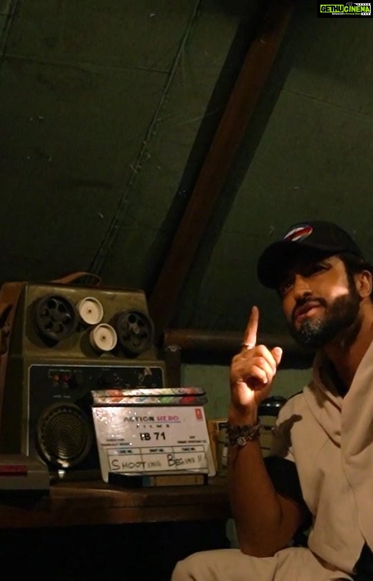 Vidyut Jammwal Instagram - It's a new year for us & everyone at @actionherofilms! #IB71 our maiden film as actor-producer goes on floors. Salute to the intelligence officers of India who inspired it. ๐ฎ๐ณ @sankalp.reddy @actionherofilms @tseriesfilms @reliance.entertainment #BhushanKumar #KrishanKumar @sarkarshibasish @abbassayyed77 #IB71 #Onthefloors #Shootbegins #ActionHeroFilms #RelianceEntertainment #Tseriesfilm