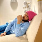 Vijay Deverakonda Instagram – A couch, a pink beanie, a ring of love and your man!