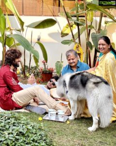 Vijay Deverakonda Instagram - My loves,
Happy Happy Happy
Sankranthiiiii 🤗🤍