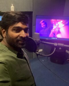 Vijay Sethupathi Instagram - #KaathuVaakulaRenduKaadhal dubbing 💕

@wikkiofficial #Nayanthara @samantharuthprabhuoffl @anirudhofficial @7_screenstudio @therowdypictures @sonymusic_south @proyuvraaj