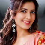 Vijay Sethupathi Instagram - Happy birthday @raashiikhanna ☺️ #HBDRaashiiKhanna