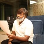 Vijay Sethupathi Instagram - #Laabam dubbing ☺️ @kalaiyarasananbu @aaru7cs #SPJhananathan @vijay_sethupathi_productions