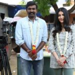 Vijay Sethupathi Instagram - Happy to joining again with #SPJhananthan sir 😍😍 #LaabamShootKickStarts @shrutzhaasan @vijay_sethupathi_productions @aaru7cs @sathishoffl @kalaiiyarasan @proyuvraaj