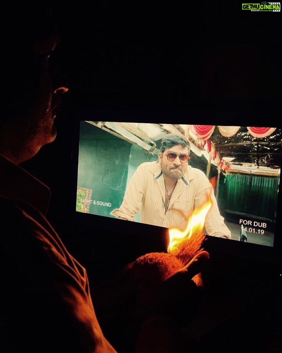 Vijay Sethupathi Instagram - #Sindhubaadh dubbing started ✌🏻 An #SUArunkumar Film | A @itsyuvan musical | Produced #KProductions & @vansanmovies @yoursanjali @irfanmalik1983 @mounamravi @muzik247in @ctcmediaboy