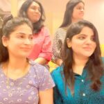 Vijayalakshmi Instagram - Hey ladies!!!! #saturdayvibes #instareels @shruthi.karthik @gayattrimanohar @carolinesneha_87