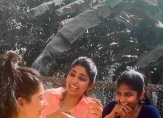 Vijayalakshmi Instagram - Aama oru kodiiii ppuuu 🤭 @kanithiru10 @niranjani_ahathian #instareels #tamilreels #sisters