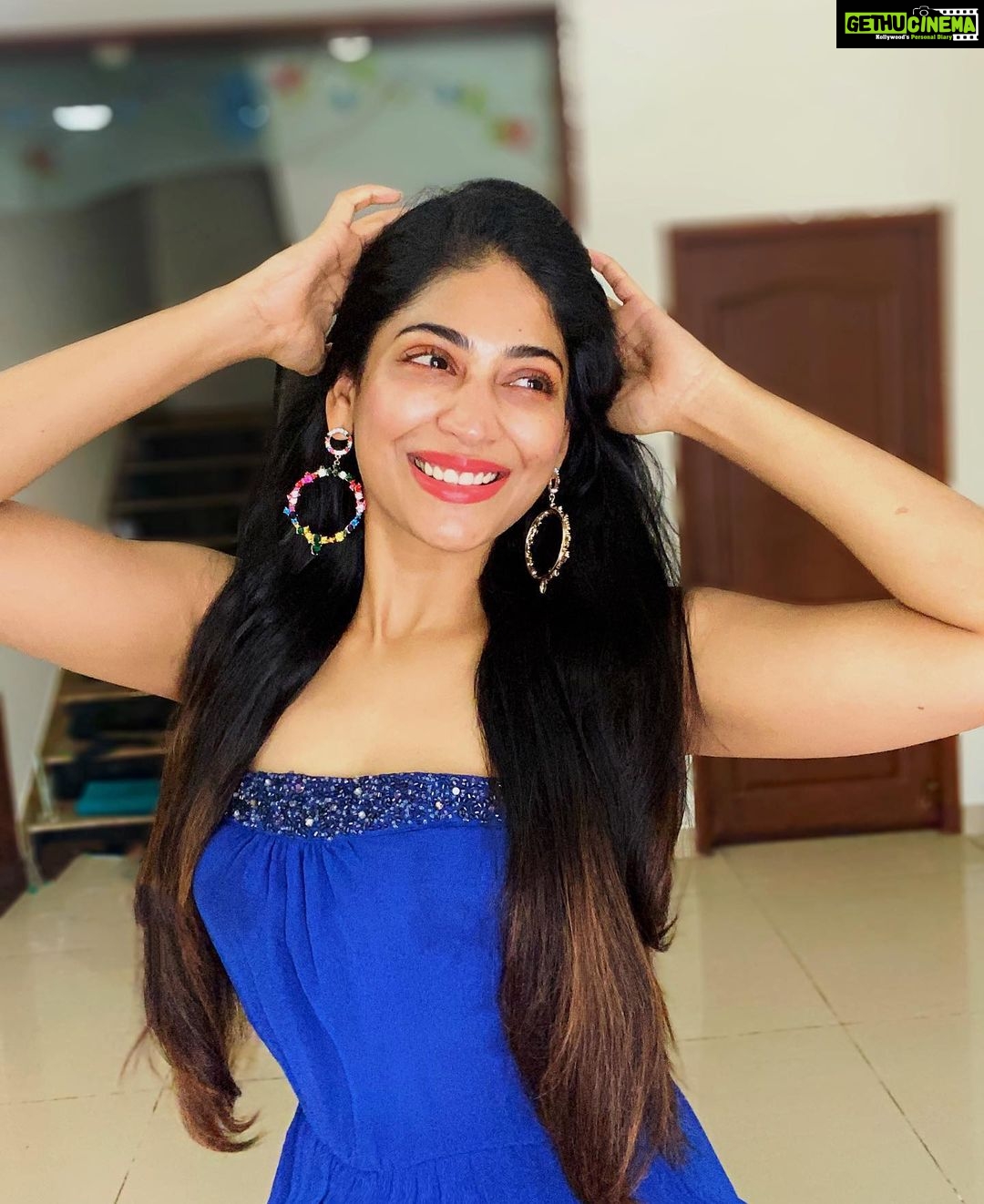 Vijayalakshmi Instagram - Your hair type cannot be changed but whatever hairtype you have, you can maintain a healthy looking hair by investing in right products. I have always loved @vilvah_ hair care products and these are my favourites. Their newly launched hairserum is a blessing for those who have dry hair. One can see difference in a single use. Try and let me know ♥️